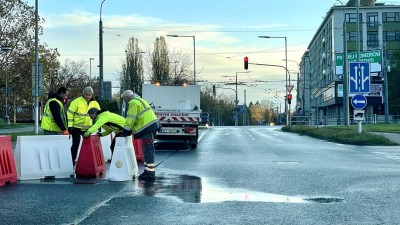 Od dnešního dne z Paláce Pardubice vyjedete také ve směru na Závodu míru, část zábran oficiálně zmizela