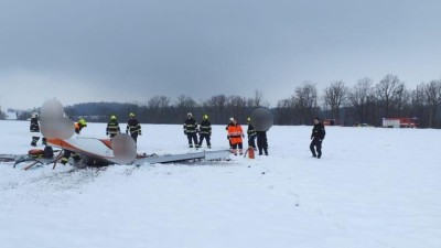 Tragická nehoda, nedaleko Luže se zřítil ultralight