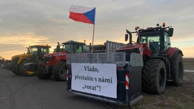 Traktory budou dnes opět zdržovat či blokovat provoz na silnicích, ve městech i na hraničních přechodech