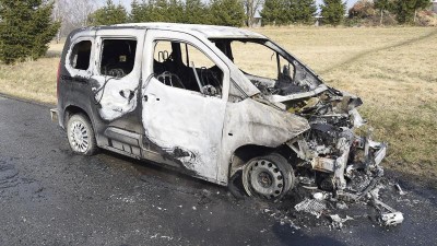 Zánovní auto shořelo během pár minut po natankování plné nádrže