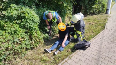 Auto jeho způsob řízení prostě nezvládlo a vznítilo se, řidič byl doslova na plech.