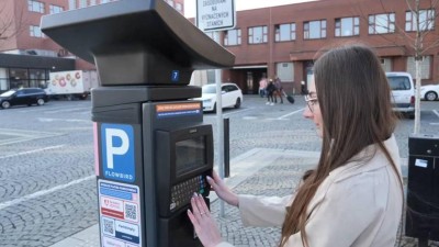 Parkování zdarma u nádraží v Pardubicích končí