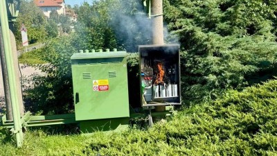 Technická závada na kondenzátoru způsobila požár trafostanice