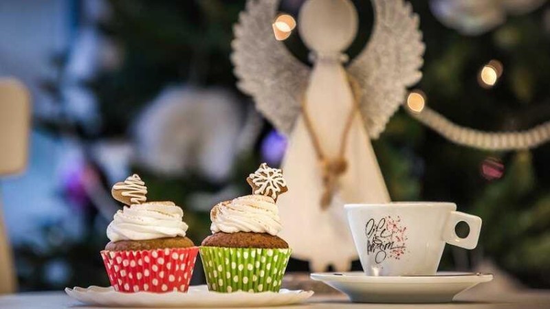 Cukrárna Milano: Perníkový muffin a káva s příchutí perníku