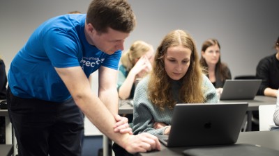 Ženy v těžké životní situaci mohou zdarma získat IT a stipendium od Czechitas!
