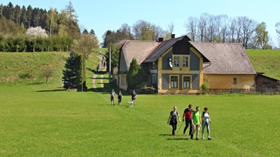 L&iacute;&scaron;nick&yacute; puch&yacute;ř nab&iacute;dne čtyři trasy pro pochod, běh, či j&iacute;zdu na kole kr&aacute;snou krajinou