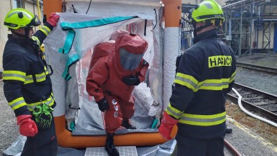 Hasiči musí být připraveni i na takové události, jako jsou úniky nebezpečných látek v rafinérii