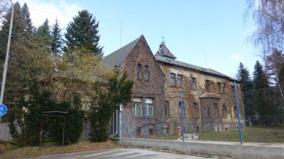 Kraj uvolnil další miliony na opravu Larischovy vily