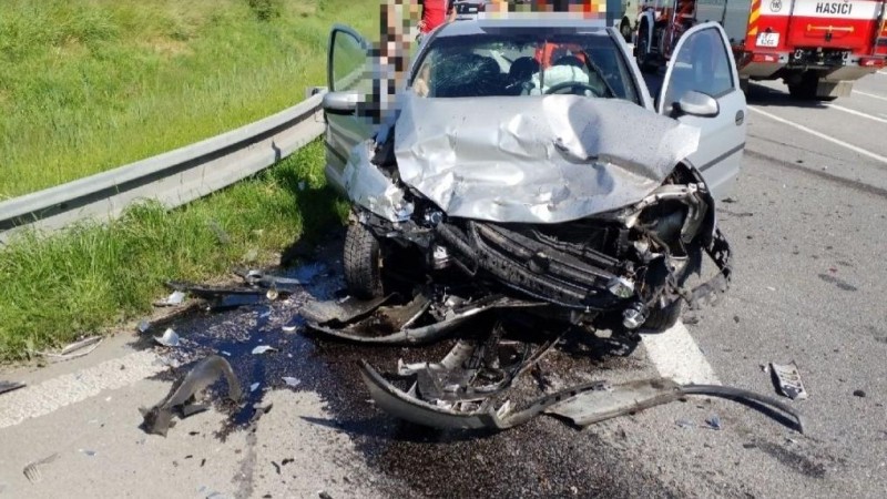 Následky střetu dvou automobilů. Foto: HZS Pardubického kraje