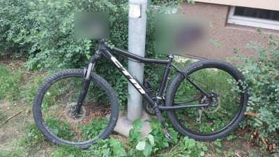 Není některé z nich vaše? Strážníci zveřejňují foto kol, která se je v tomto týdnu na služebně nahromadila