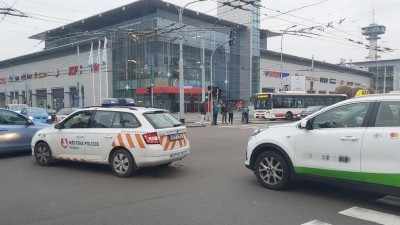 Strážníci dávali přednost cyklistce, když do něj vrazilo auto