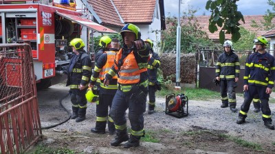 Ve Škrovádu u Slatiňan hořel dům, požár likvidovalo pět jednotek hasičů