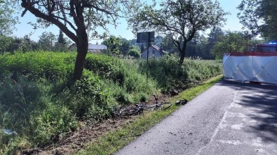 Tragédie v Barchově. Cyklista na místě zahynul po srážce s autem