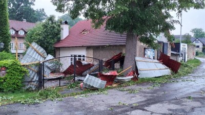 OBRAZEM: Silné bouřky trhaly střechy v Pardubickém kraji