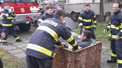 Další skvělí hasiči odsloužili na stanicích v Pardubickém kraji poslední směnu