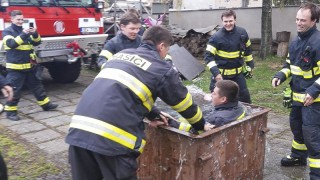 Tradiční rozloučení. Foto: HZS Pardubického kraje