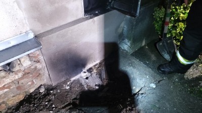 Kvůli požáru rozvaděče na bytovém domě zůstala část Heřmanova Městce bez proudu