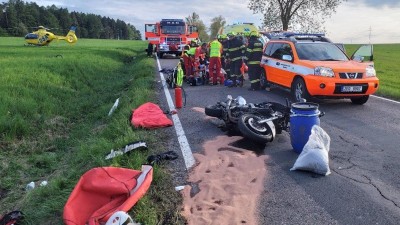 FOTO: Dvě vážné nehody motorkářů za jeden den. K oběma letěl vrtulník