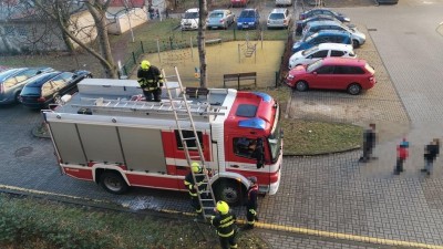 Ženě nebylo dobře, potom nereagovala na bouchání záchranářů. Dělala, že není doma