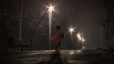 Do parku přišli společně jako kamarádi. Po rvačce, při které zasahovali strážníci, si je domů odvezli rodiče