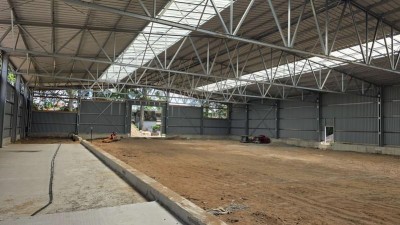 Nová jízdárna Střední školy chovu koní a jezdectví v Kladrubech nad Labem roste před očima