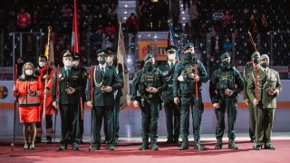 Složky IZS se sjely na zimní stadion v Pardubicích v den hokejového mače