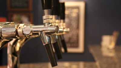 Propojení komunitního piva a recyklační sklárny? Studenti to dokázali