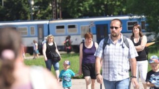 Vlak vás doveze přímo do areálu Aviatické pouti