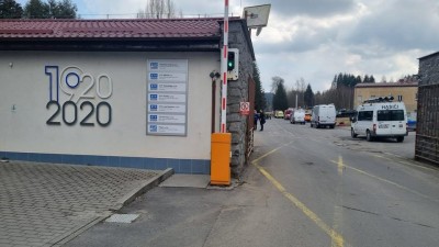 Pravděpodobná příčina výbuchu v závodě na munici u Poličky už se ví. Objekt je nebezpečný, uvedl statik