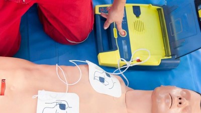 V obcích v Pardubickém kraji přibude 26 nových defibrilátorů. Jejich umístění najdete v aplikaci Záchranka