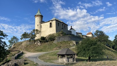Film se zde natáčel a bude se tu i promítat. Návštěvníky hradu Kunětická hora čekají letos i další novinky