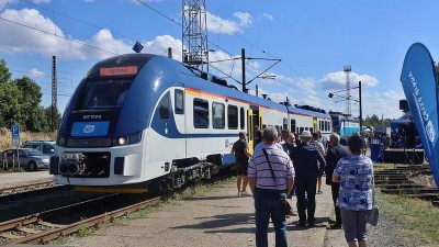 První moderní regionální vlak pokřtili v České Třebové. Kdy se v nich svezou první cestující?