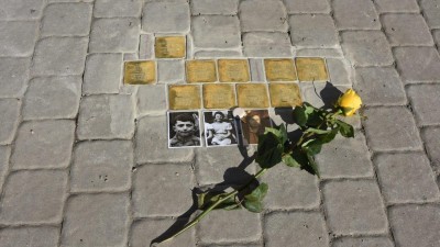 Ve Vysokém Mýtě položili největší skupinu kamenů zmizelých