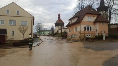 Foto: Průtrž mračen způsobila lokální záplavu v Baníně, Rudné a Svojanově