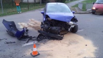 Nehoda dvou osobních vozů se neobešla bez zásahu záchranářů