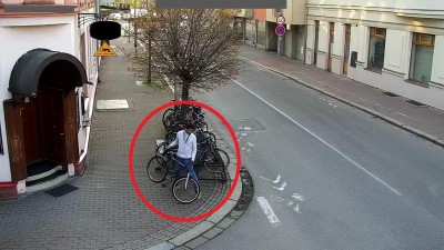Policie hledá cyklistu z fotky, neznáte ho?