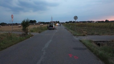 Cyklista nepřežil srážku s vozidlem. Policisté hledají svědky tragédie