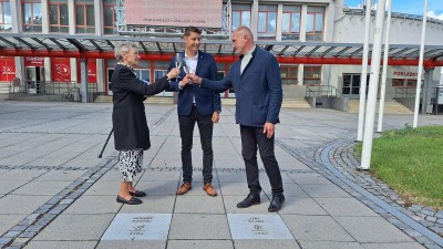 Věděli jste, že Pardubice mají svůj chodník slávy? Je na něm již čtyřicet osobností