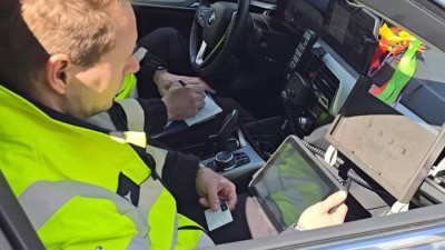 Po lustraci při silniční kontrole musela řidička z místa odejít po svých