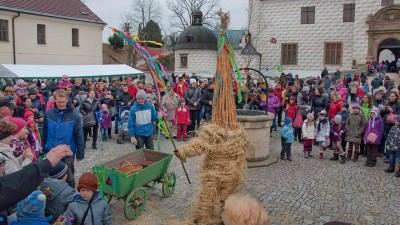 Vodění jidáše, jarní mláďata, zajímavé hry, pletení pomlázek a spousta dobrot, to budou Velikonoce na zámku v Pardubicích