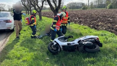 Teplé počasí láká ven motorkáře. První nehoda na sebe nenechala dlouho čekat