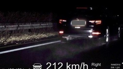 VIDEO: Šofér proletěl kolem policie jako raketa! Naměřili mu 212 kilometrů v hodině!