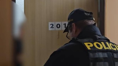 VIDEO: Ve vysok&eacute;m M&yacute;tě a okol&iacute; proběhly kontroly cizinců. Padaly pokuty a dojde i k vyho&scaron;těn&iacute;