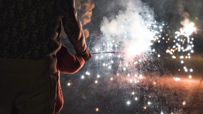 Oslavy konce roku se blíží. Přináší však i mnohé nepříjemnosti. Tady je i několik rad, jak je zvládnout bez rizik