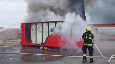 V Dražkovicích na separačním dvoře ráno hořelo