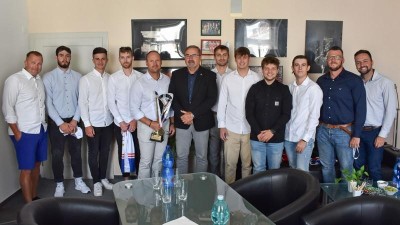 Zlatí čeští hokejbalisté navštívili krajský úřad