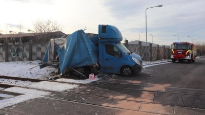 Policie hledá svědky nehody vlaku a dodávky v Třemošnici