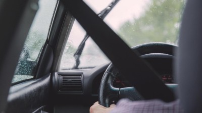 Řídit bez mentora se mu nevyplatilo, teď na řidičák může pár měsíců zapomenout