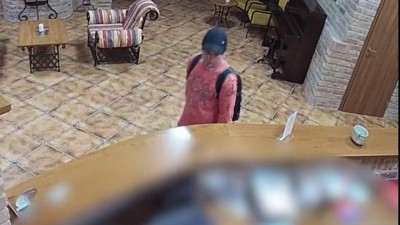 VIDEO: V penzionu ukradl přes padesát tisíc korun. Poznáváte ho? Zavolejte na 158