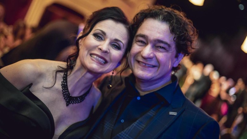 Oceněn&iacute; Ladislav &Scaron;piner a Petra Janečkov&aacute; na Divadeln&iacute;m plese komedie, foto zdroj VČD Pardubice,Jiř&iacute; Sejkora